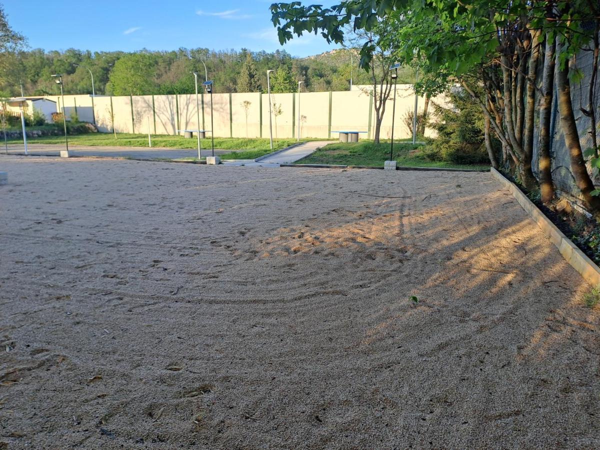 Chalet Pour 5 Personnes Equipe Sur Emplacement Privatif Dans Camping 4 Etoiles Appartenant Et Gere Par Un Particulier Ξενοδοχείο Foix Εξωτερικό φωτογραφία