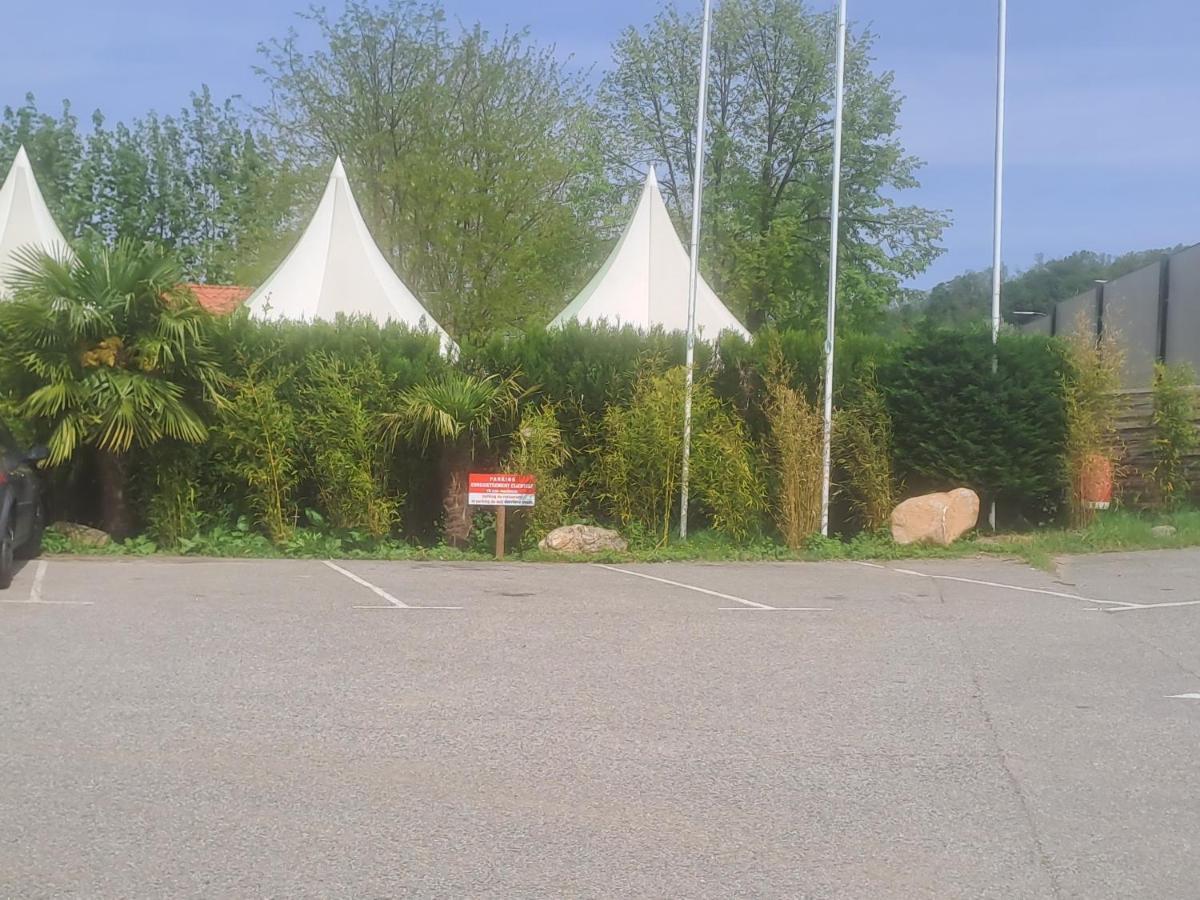 Chalet Pour 5 Personnes Equipe Sur Emplacement Privatif Dans Camping 4 Etoiles Appartenant Et Gere Par Un Particulier Ξενοδοχείο Foix Εξωτερικό φωτογραφία
